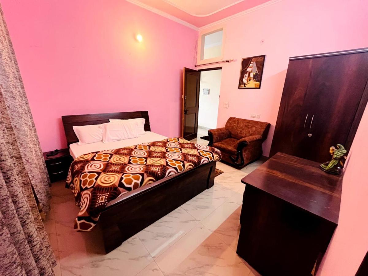 Sugandhim Kutir Appartement Dehradun Buitenkant foto